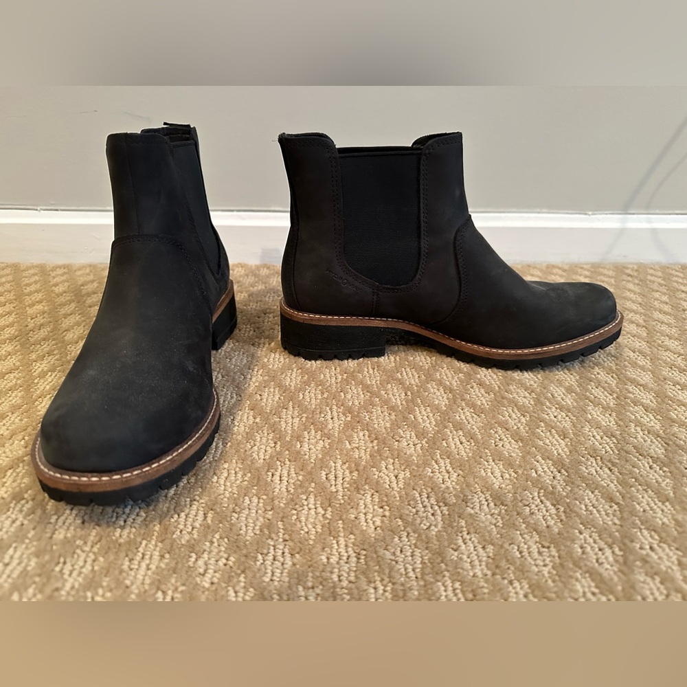 Ecco Black Leather Chelsea Boots